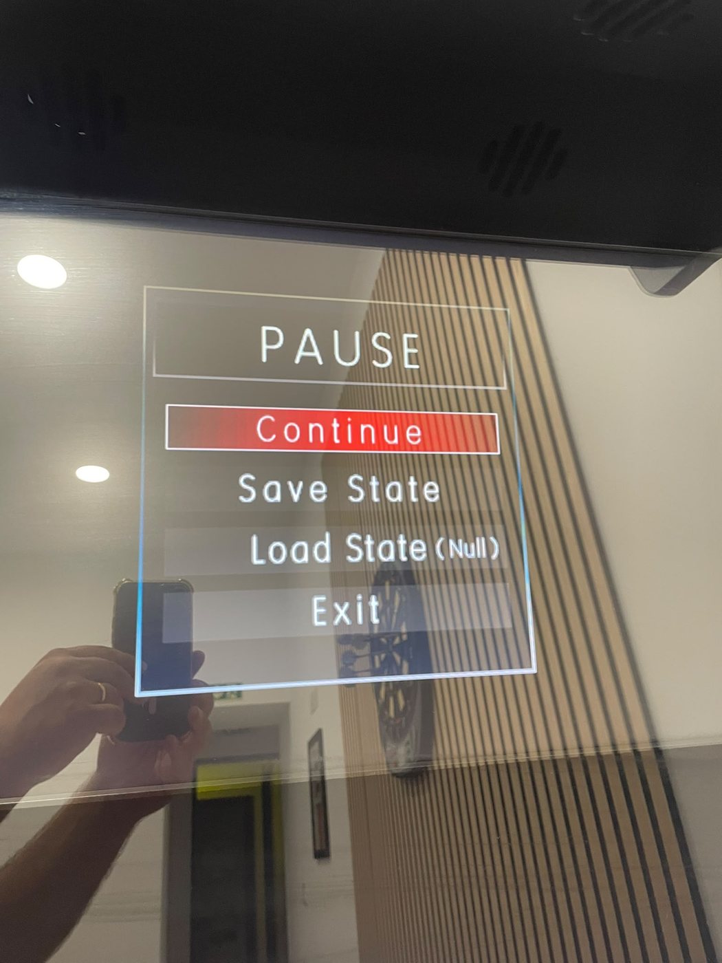 Menu de pausa da máquina arcade com as opções Continue e Exit