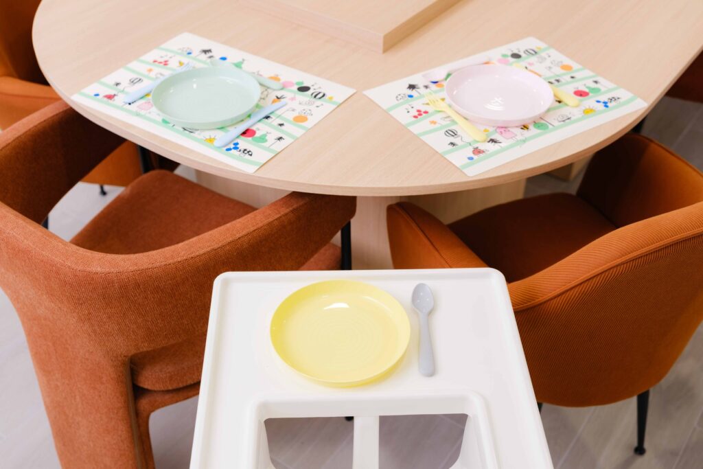 Mesa infantil preparada na Casa Evarte